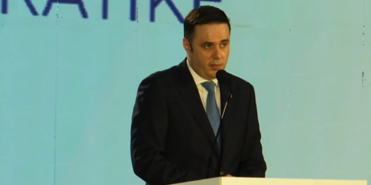 Abdixhiku në Kuvend: Partia nuk ecën përpara me njërin sy te karrika e kryetarit e tjetrin te rezultati
