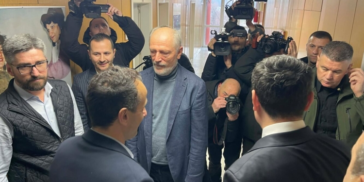 Kurti e Vitia priten në takim nga Oda e Mjekëve