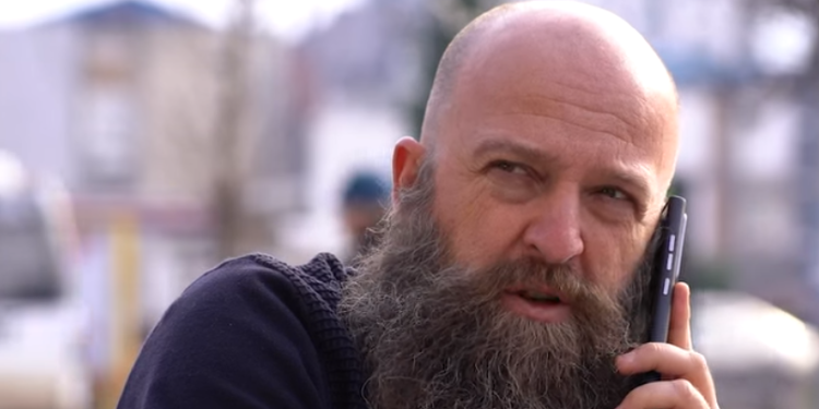 “Veç baba me u bind, tjerat kryhen krejt” – Video-përgjimi që nxjerr zbuluar konspiracionistin Sllamniku, i cili shprehej i bindur se shëronte autizmin me barna kafshësh