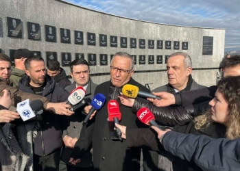 Hamza nderon viktimat e masakrës së Reçakut: Falë sakrificës e gjakut të të rënëve, gëzojmë lirinë