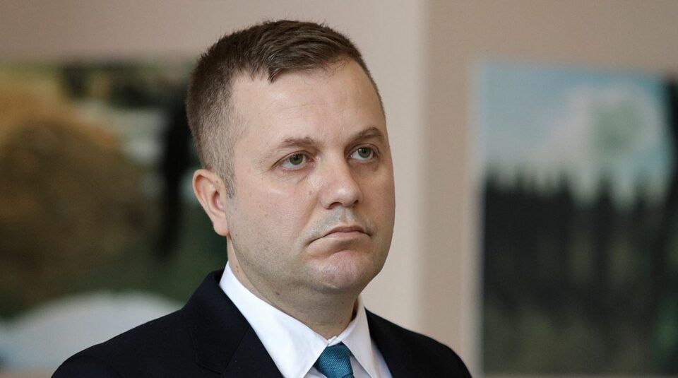 Dëshpëron ‘vaji në tepsi’: Blerim Sallahu veç 12 mijë vota, gati i fundit në listë