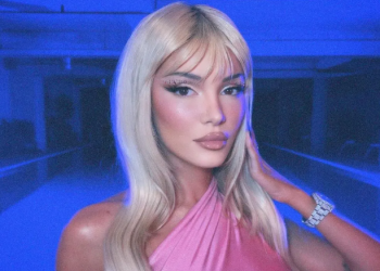 Era Istrefi s’e ndjen të ftohtit, paraqitet shumë “hot” para pasqyres