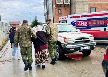 FSK ndihmon në evakuimin e familjeve në Rahovec pas reshjeve të dendura