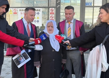 Nëna e dy binjakëve të vrarë në Prizren kërkon burgim të përjetshëm për Pleskoviqin