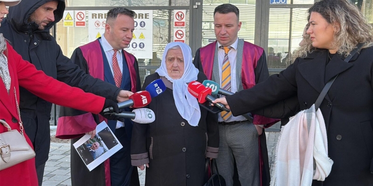Nëna e dy binjakëve të vrarë në Prizren kërkon burgim të përjetshëm për Pleskoviqin