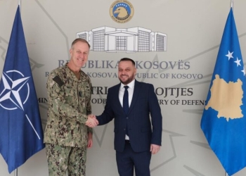 Maqedonci takon komandantin e NATO-s, pëmenden armatosja e FSK dhe anëtarësimi në NATO