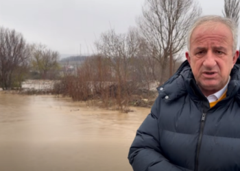 Bllokohen disa rrugë nga vërshimet në Suharekë, Muharremaj del me apel për qytetarët
