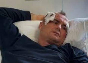 “Je femra më e bukur në fshatin tonë, shpirt”, motra e policit nxjerr mesazhet e 46-vjeçarit që tha se u rrah për një “like”