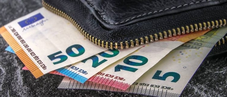 Sa para lejohen të futen në Kosovë pa deklarim? Flet drejtori i Doganës