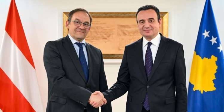 Kurti takon diplomati austriak, diskutojnë për formimin e qeverisë së re
