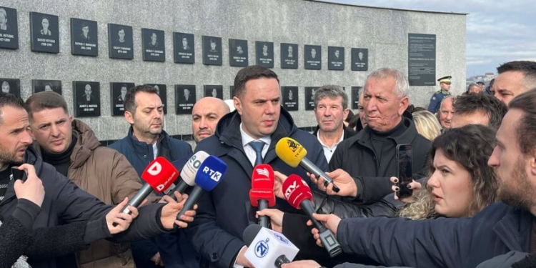 Homazhe në Reçak, Abdixhiku: Lavdi viktimave, drejtësia nuk do të ndalet