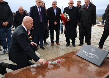 Haradinaj bën homazhe në Rogovë: Vazhduam luftën për ta jetësuar amanetin e trimave