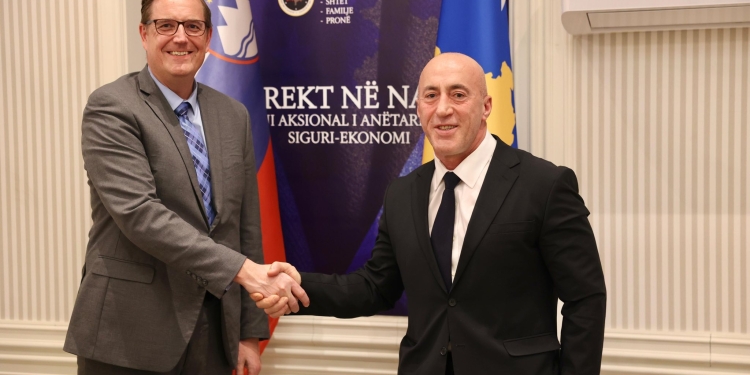 Haradinaj priti ambasadorin e ri të Sllovenisë, Borut Blaj, diskutuan për zhvillimet politike