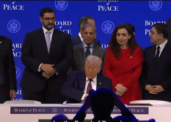 Trump kthehet dhe i shikon liderët në ceremoninë ku është edhe Osmani: E dua secilin prej tyre, zakonisht dy a tre s’mund t’i duroj