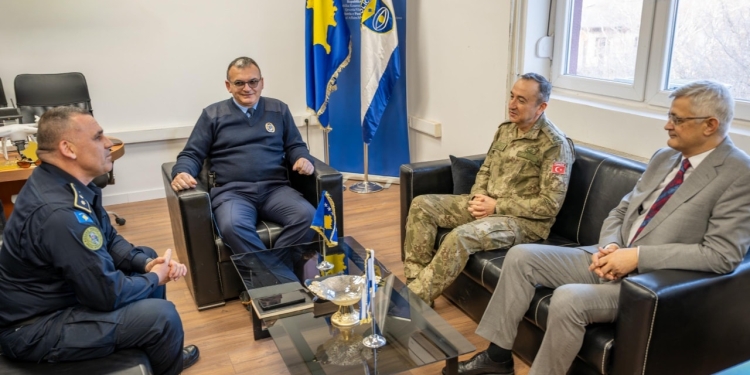 Ulutash takon Elshanin: Diskutojnë për sigurinë, stabilitetin rajonal dhe bashkëpunimin midis KFOR-it dhe institucioneve në Kosovë