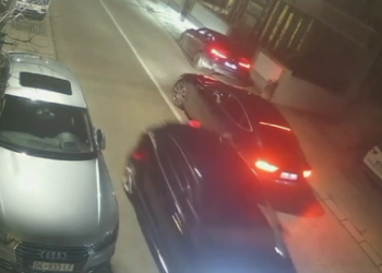 Tentim vrasja në Prizren me dy të plagosur, publikohen pamje nga momenti i sulmit
