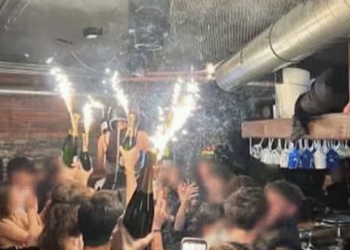 Tragjedia me 47 viktima në Crans-Montana, momenti kur fishekzjarri i vë flakën tavanit të barit