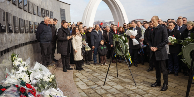 Ambasada e SHBA-së për Reçakun: Akt që tronditi botën, nuk harrohet kurrë