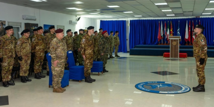 Pjesëtarët e KFOR-it nderohen me medaljen e NATO-s për shërbim ndaj paqes në Kosovë