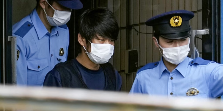 I akuzuari për vrasjen e ish-kryeministrit të Japonisë dënohet me burgim të përjetshëm