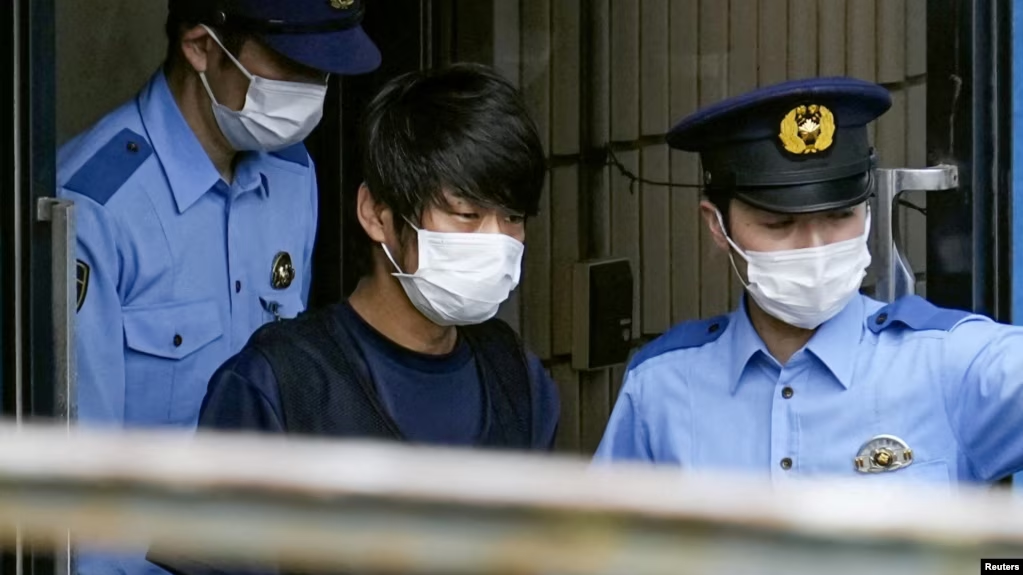 I akuzuari për vrasjen e ish-kryeministrit të Japonisë dënohet me burgim të përjetshëm