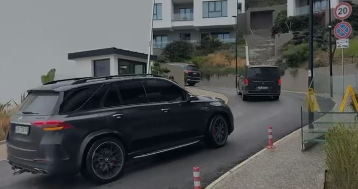 Dhëndri dhe vajza e Trump mbërrijnë në Vlorë, për investimet në ishullin e Sazanit