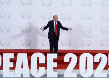 Britania bojkoton ceremoninë e Bordit të Paqes, shkak përfshirja e Putinit