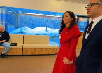Me ftesë të Trumpit, Osmani arrin në Davos për ceremoninë e themelimit të Bordit të Paqes