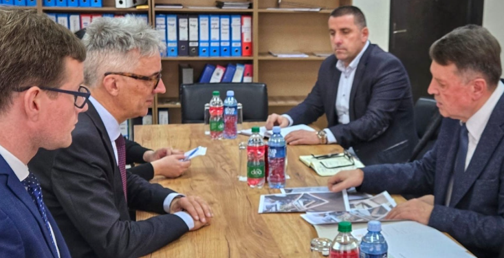 Ambasadori gjerman shkon në veri, i takon kryetarët e rinj
