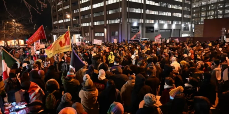 Protesta masive në SHBA pas vrasjes së Alex Pretti-it, përplasje të forta me Agjencinë e Emigracionit dhe Doganave