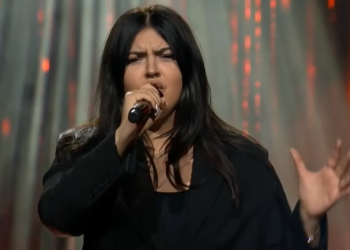 19-vjeçarja nga Kosova mahnit në skenën e “The Voice of Finland” me zërin e saj