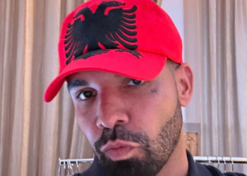 Drake shfaqet sërish me shqiponjën dykrenare