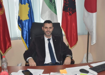 Bastiset zyra dhe shtëpia e Burim Shales, i dyshuar për keqpërdorime në Eko Regjion – ndodhet në arrati