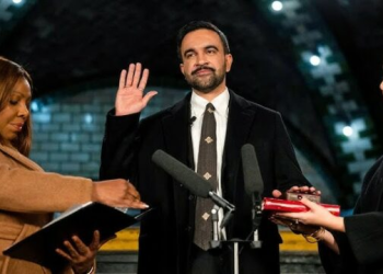 Zohran Mamdani betohet si kryetar i Nju Jorkut me dorën mbi Kuran në një stacion të braktisur metroje