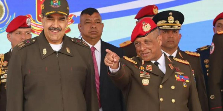 Presidentja e përkohshme e Venezuelës shkarkon gjeneralin përgjegjës për rojet e Maduros