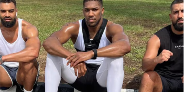 Mbeti i plagosur në aksident, Xhoshua reagon për herë të parë pasi humbi 2 miqtë e tij