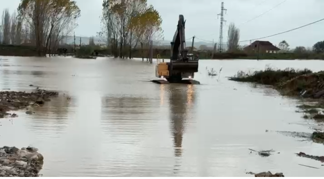 Situatë e rënduar nga moti i keq, 851 të evakuuar në Durrës