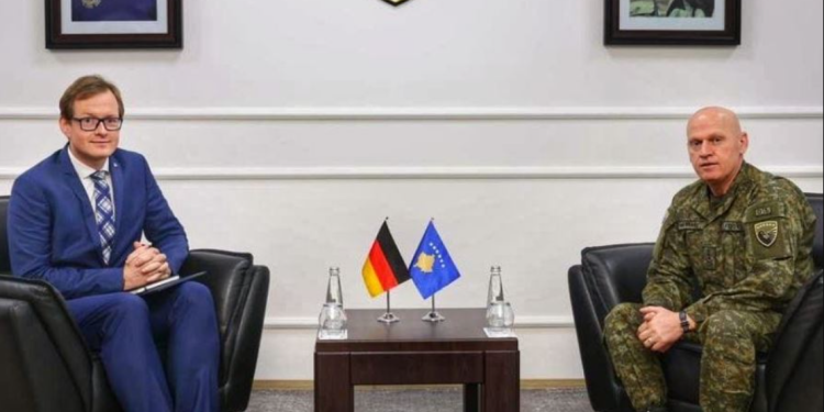 Zëvendësambasadori gjerman takon Jasharin, flasin për të ardhmen e FSK-së