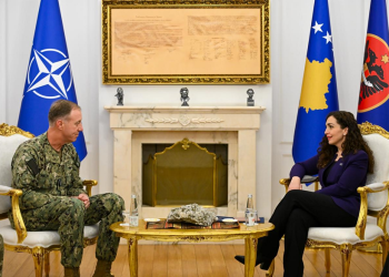 Presidentja Osmani e pret në takim admiralin Wikoff, potencohen rreziqet nga aktet destabilizuese të Serbisë