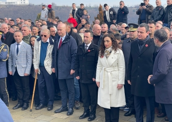 Krerët e shtetit nderojnë viktimat e Reçakut