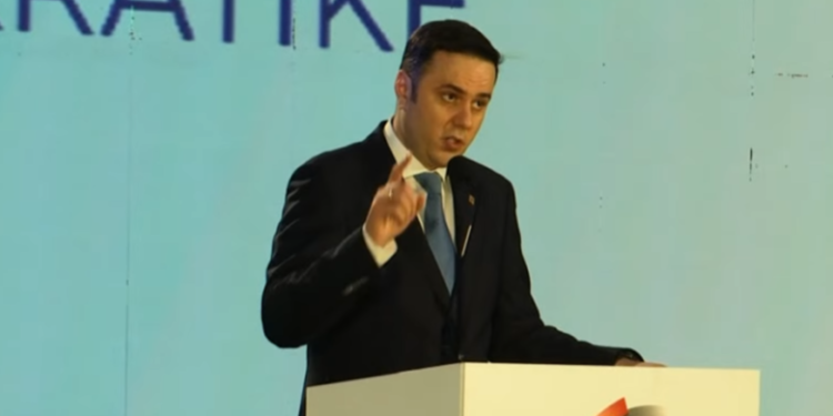 Abdixhiku pyet delegatët: Çfarë dëshironi të bëni me mua si kryetar dhe LDK-në?