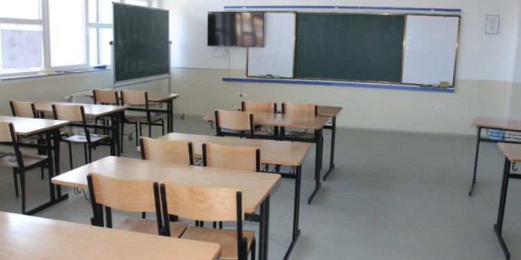 Edhe një komunë shtynë fillimin e procesit mësimor