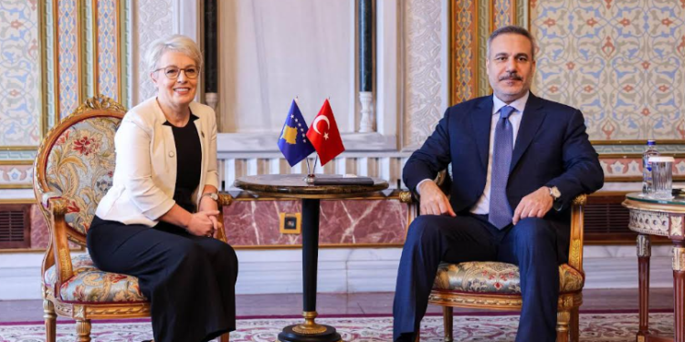 Gërvalla takon Fidanin që dje nënshkroi Bordin e Paqes, por hesht për nismën e Trumpit