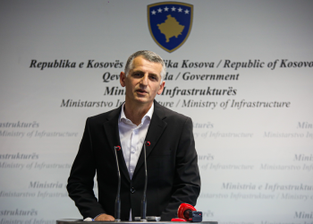 Durmishi njofton për gjendjen e rrugëve pas reshjeve të shiut dhe borës