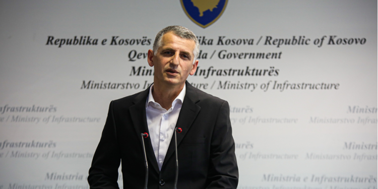 Durmishi njofton për gjendjen e rrugëve pas reshjeve të shiut dhe borës
