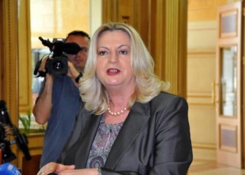 Edita Tahiri: Vuçiq po frikësohet nga garancat e sigurisë së SHBA-së dhe vendeve evropiane