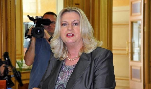 Edita Tahiri: Vuçiq po frikësohet nga garancat e sigurisë së SHBA-së dhe vendeve evropiane