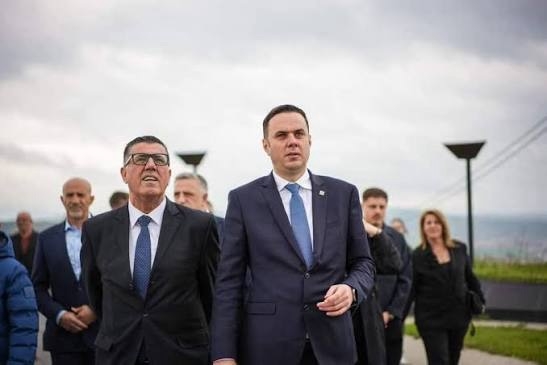 Lutfi Haziri për Lumir Abdixhikun: Ka marrë përgjegjësi dhe ka vepruar sipas statutit të LDK-së