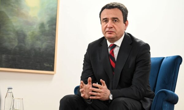 Kurti në Davos: Shqipëria dhe Kosova janë dy shtete të ndara, por jemi një komb