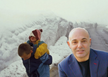 Blendi Fevziu publikon foton prekëse nga lufta e Kosovës, kërkon ndihmë për identifikimin e dy vëllezërve